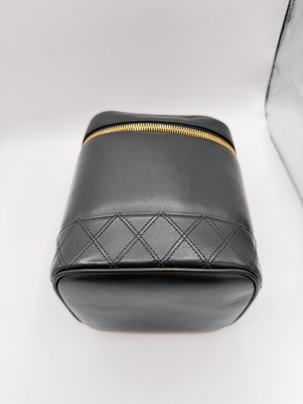 Vintage CHANEL Lambskin CC Logo Vanity Cosmetic Bag Handbag Black Gold with Card - Picture 8 of 16